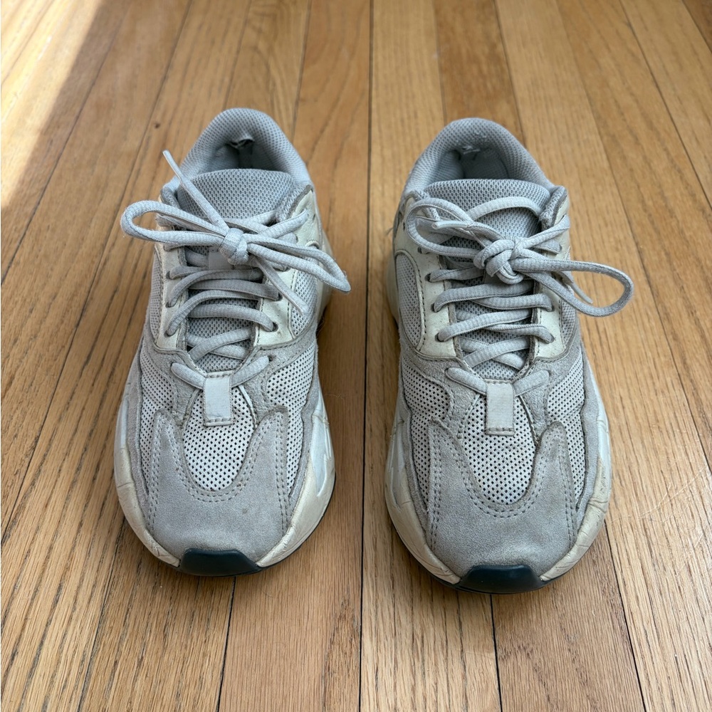 Women’s Yeezy Sneakers